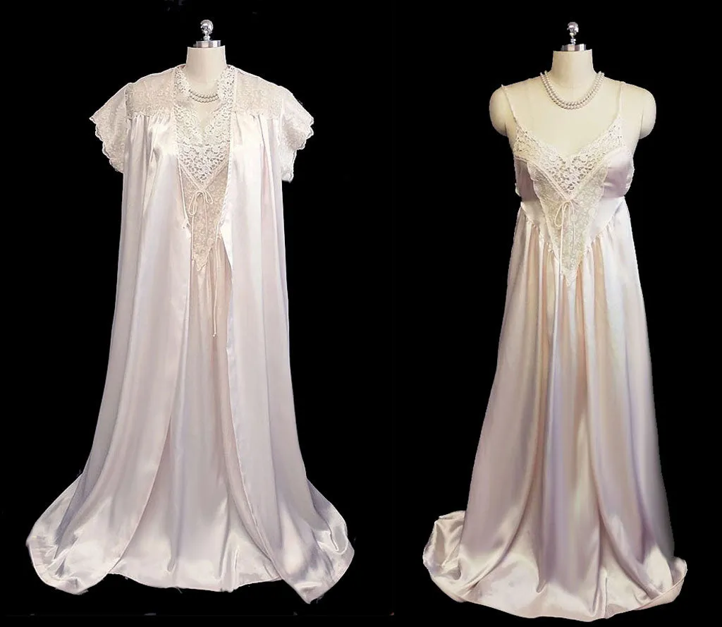 *GORGEOUS VINTAGE DONNA RICHARD LACE & SATIN PEIGNOIR & NIGHTGOWN SET IN SHIMMERING PINK PEARL