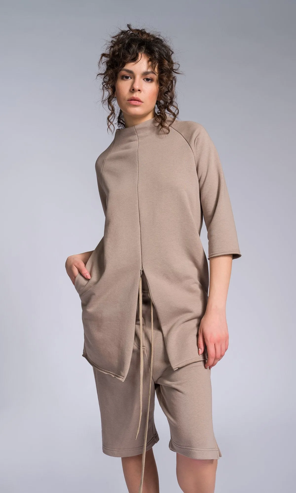 Two-piece Set of Tunic Sweatshirt with Zipper Slits and Cotton Shorts